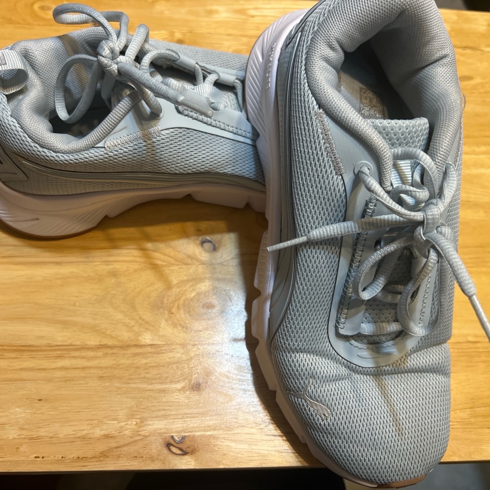 PUMA PUMALITE Women’s Sneakers – Size 8 – Light Gray/White Running Shoes